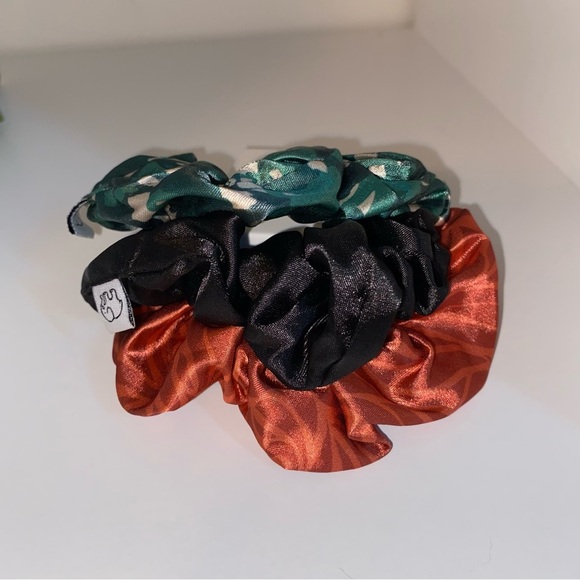 Ivory Ella Scrunchies (9) - Picture 3 of 4